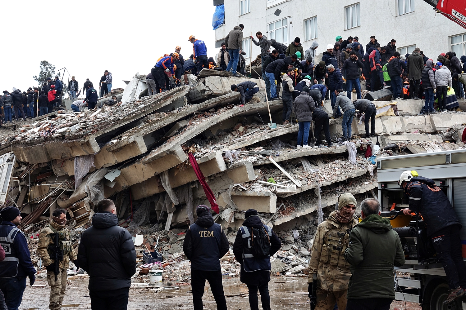 Rescue efforts in the Diyarbakir earthquake by Mehmet Masum Suer